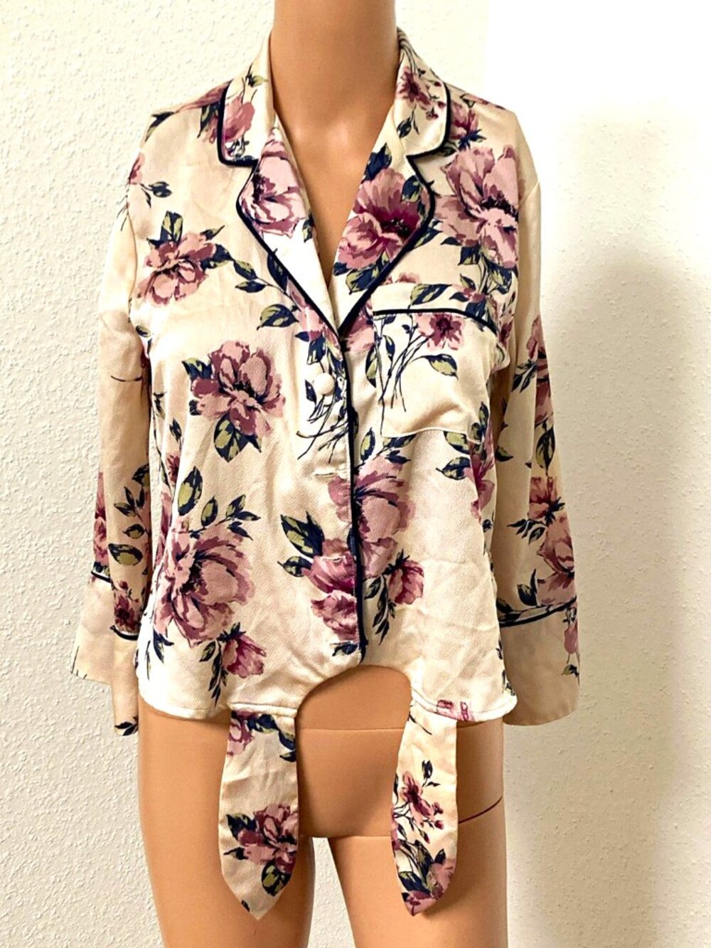 June & Hudson Women’s S Floral Satin Blouse 3/4 Sleeve Collared Tie Front